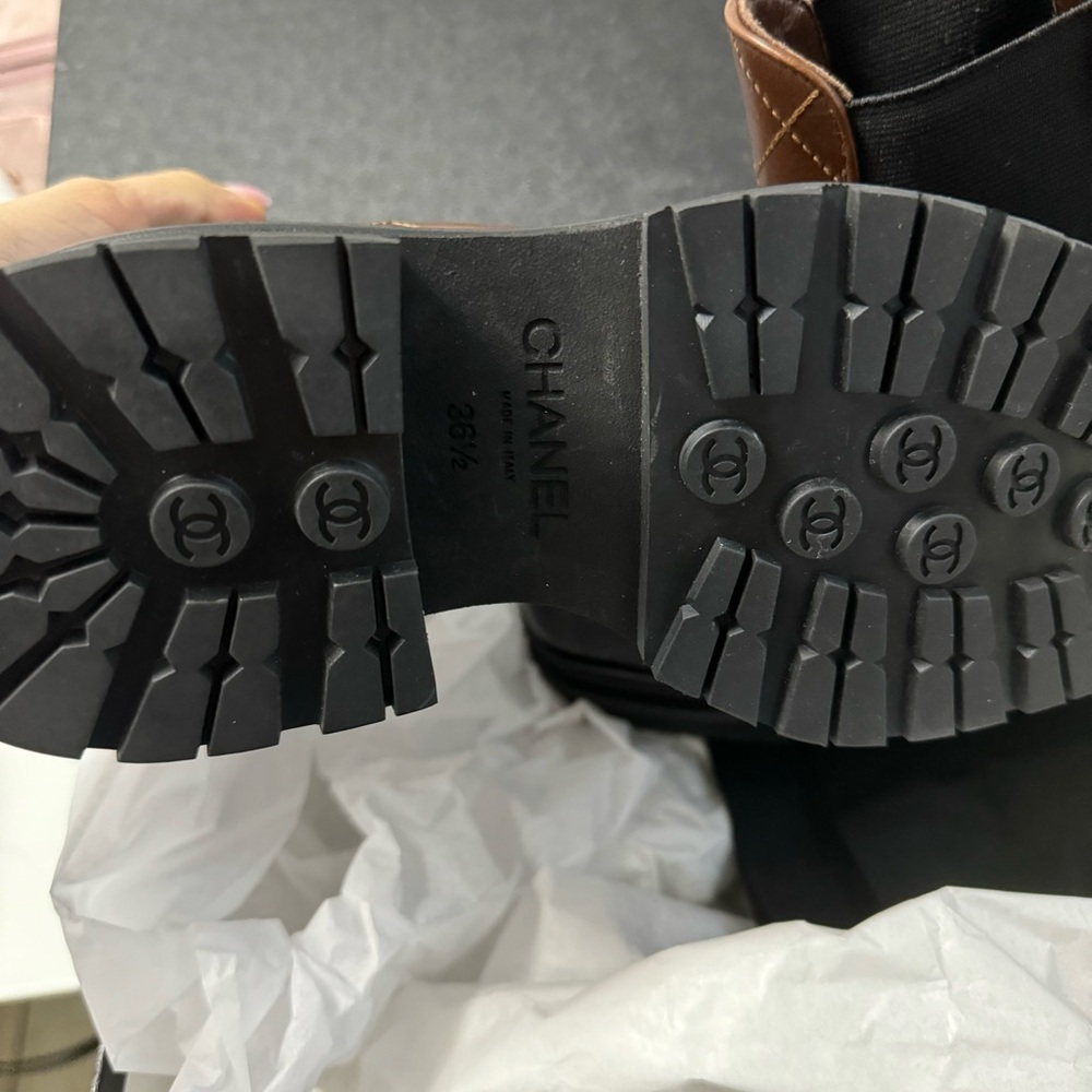 Chanel ankle boots NWT stylish color and shiny fronts - Picture 4 of 14